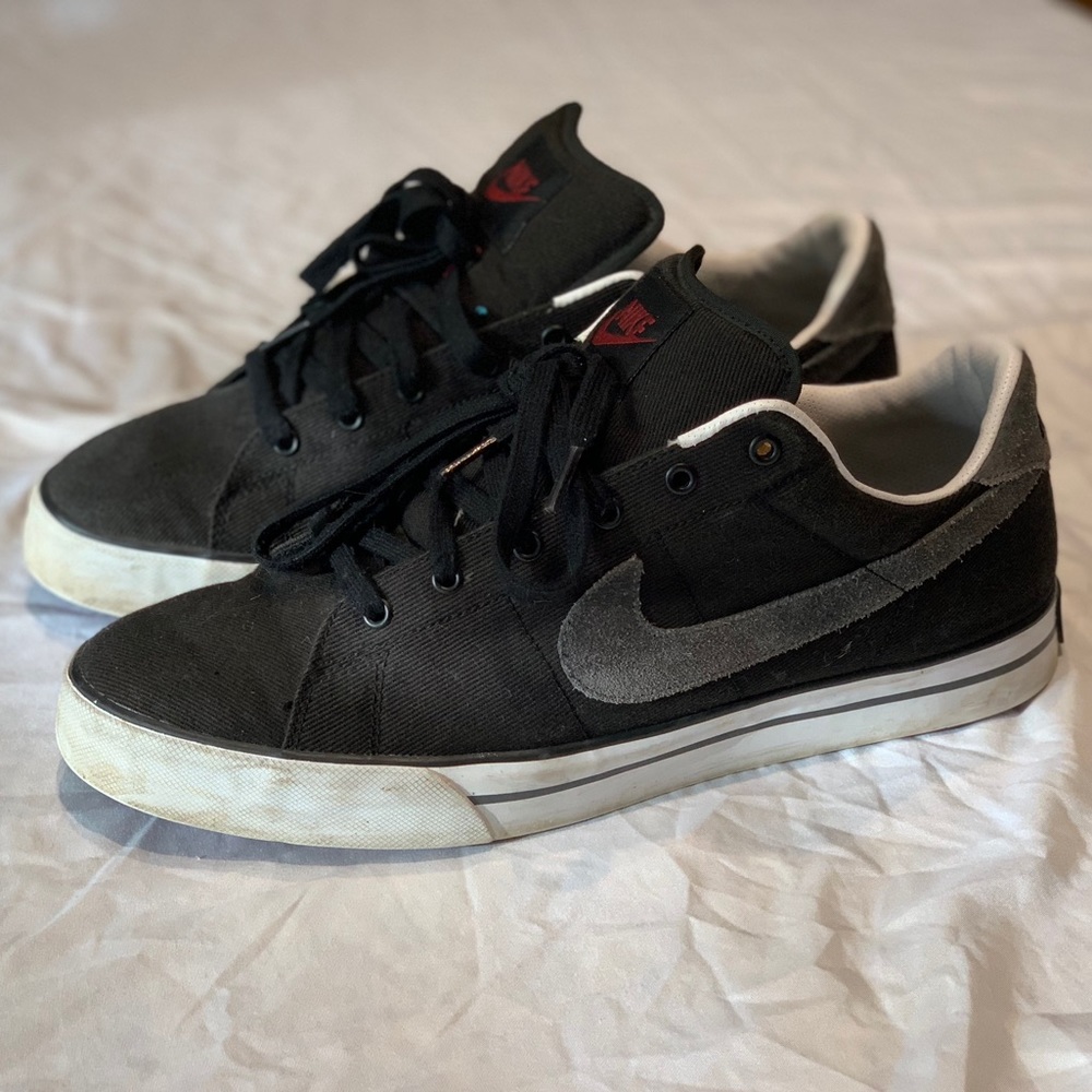 Men’s Black and Gray Nike Shoe (12)